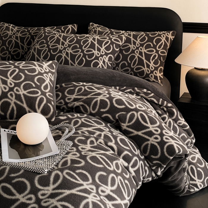 91家纺网 家纺一手货源 找家纺 宜代光年 2025新款澳羊绒保暖四件套 意威-深灰