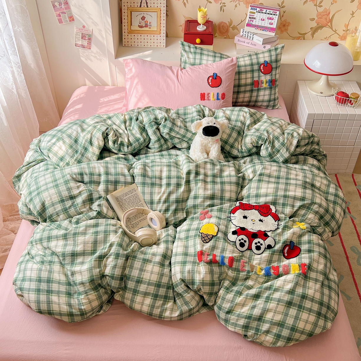 91家纺网 家纺一手货源 找家纺 凯洛奇 2025新款复古风格子皱皱纱水洗棉毛巾绣四件套 布丁猫-绿格