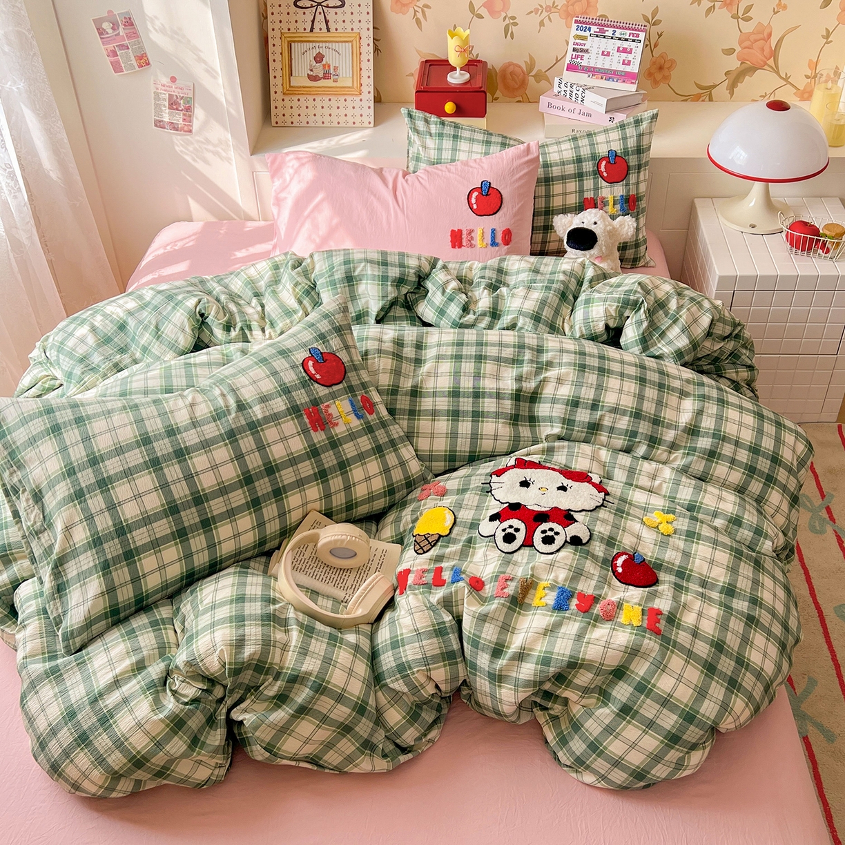 91家纺网 家纺一手货源 找家纺 凯洛奇 2025新款复古风格子皱皱纱水洗棉毛巾绣四件套 布丁猫-绿格