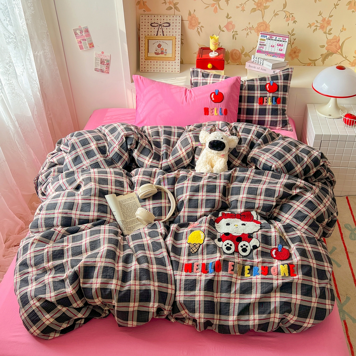 91家纺网 家纺一手货源 找家纺 （总）凯洛奇 2025新款复古风格子皱皱纱水洗棉毛巾绣四件套