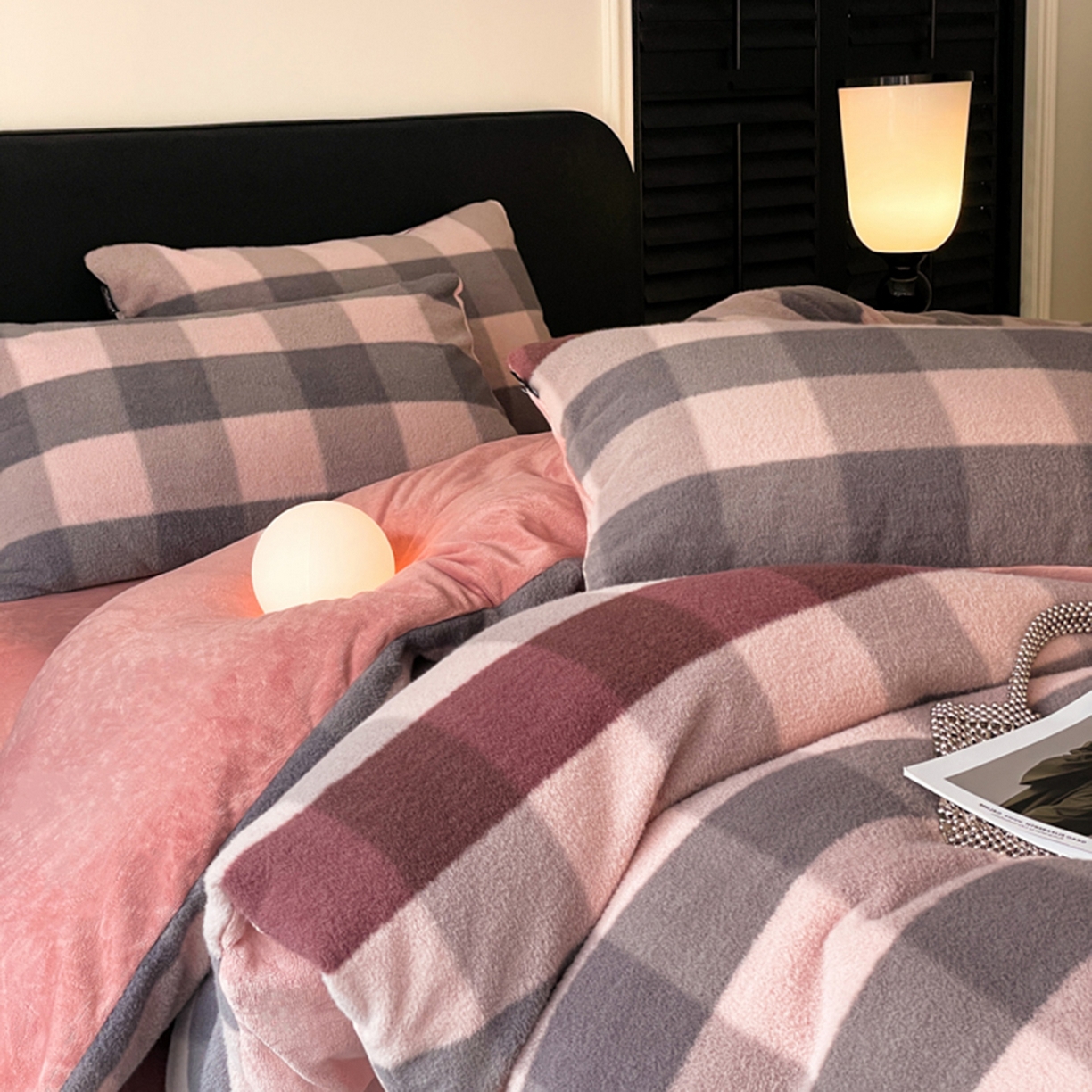 91家纺网 家纺一手货源 找家纺 宜代光年 2025新款澳羊绒保暖四件套 巴黎粉格