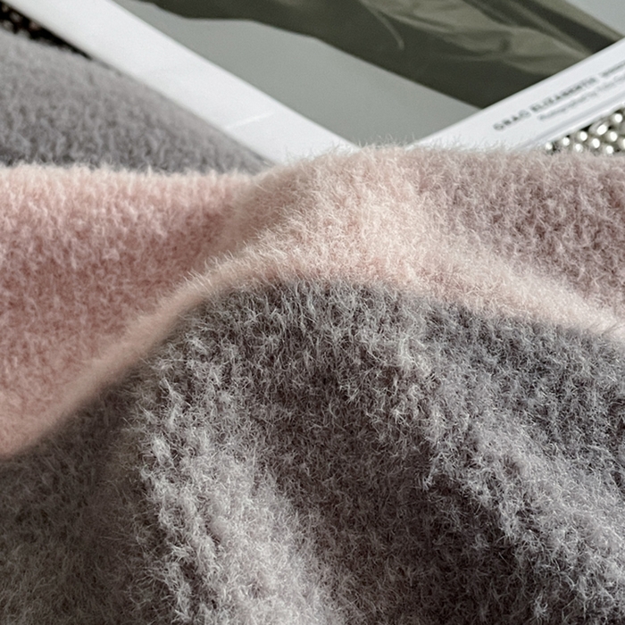 91家纺网 家纺一手货源 找家纺 宜代光年 2025新款澳羊绒保暖四件套 巴黎粉格