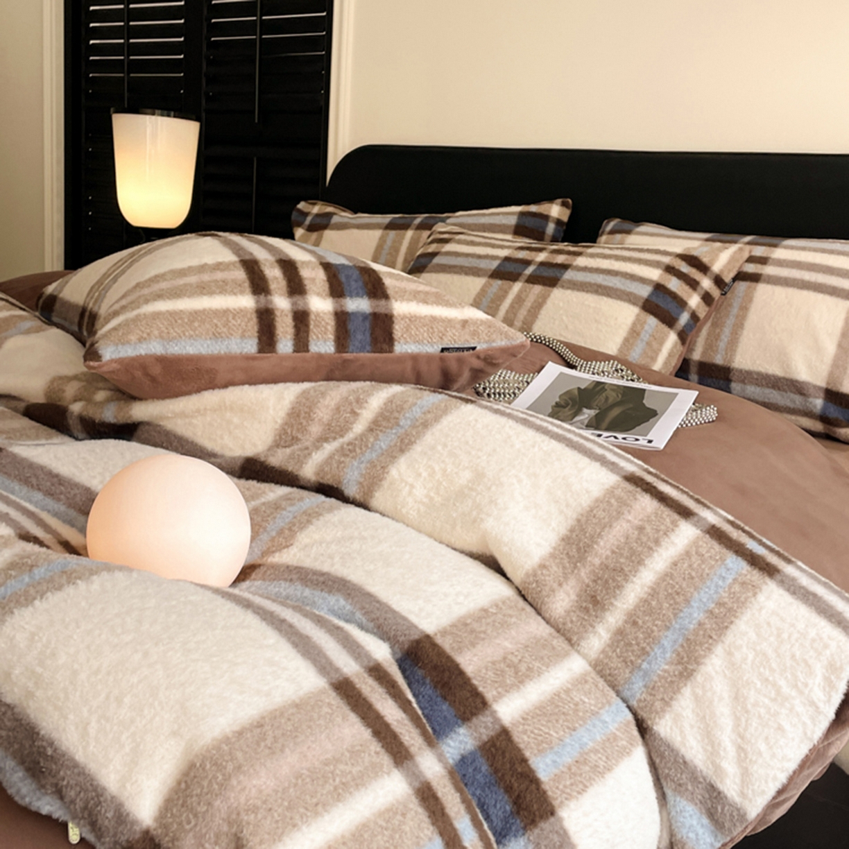 91家纺网 家纺一手货源 找家纺 宜代光年 2025新款澳羊绒保暖四件套 咖啡白格