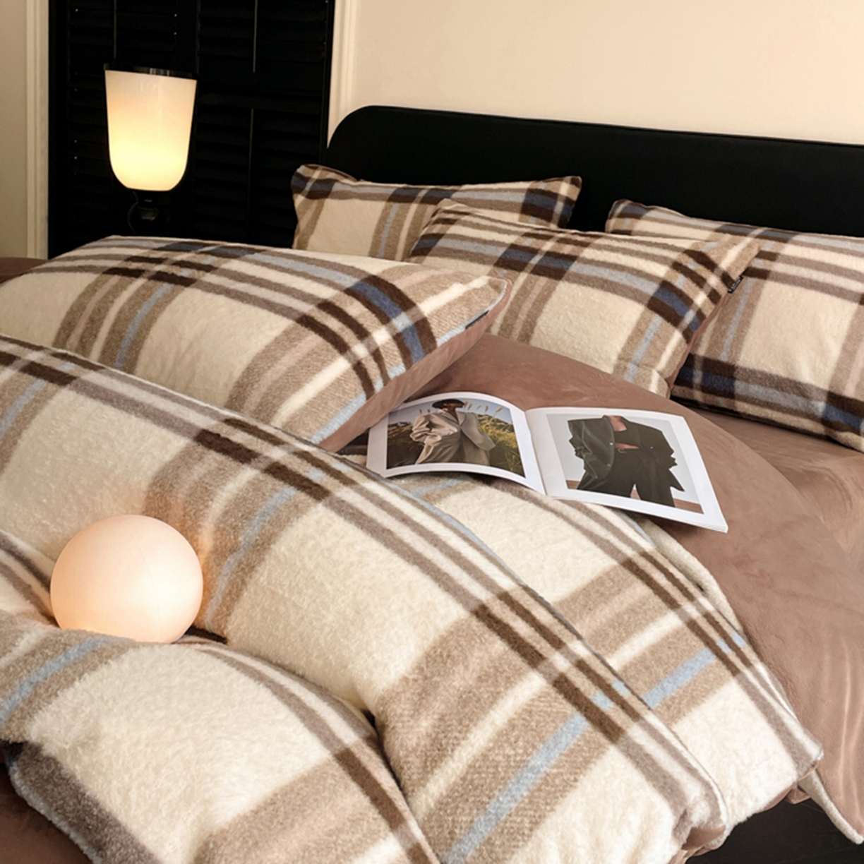 91家纺网 家纺一手货源 找家纺 宜代光年 2025新款澳羊绒保暖四件套 咖啡白格