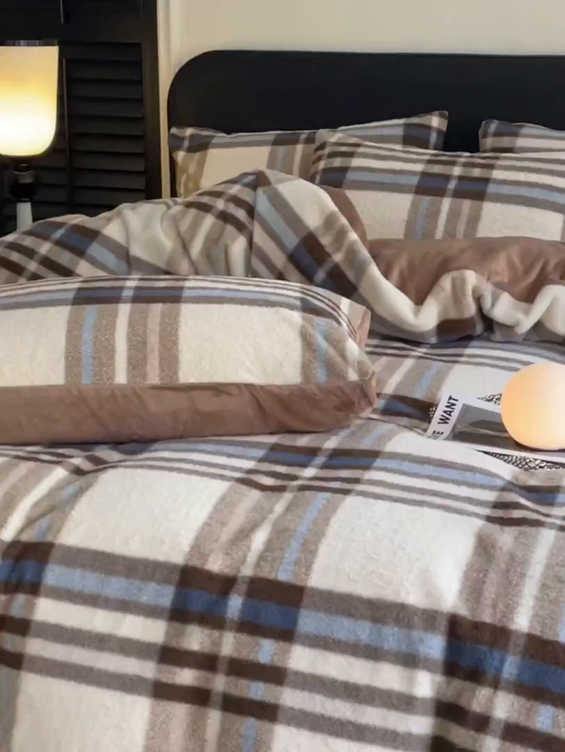 91家纺网 家纺一手货源 找家纺 宜代光年 2025新款澳羊绒保暖四件套 咖啡白格