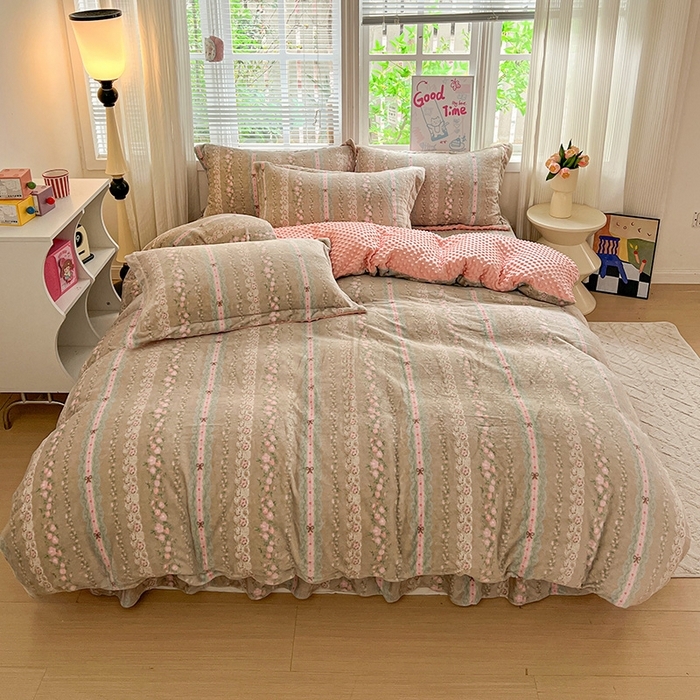 91家纺网 家纺一手货源 找家纺 （总）一比一 2025新款加厚保暖豆豆牛奶绒床盖款四件套