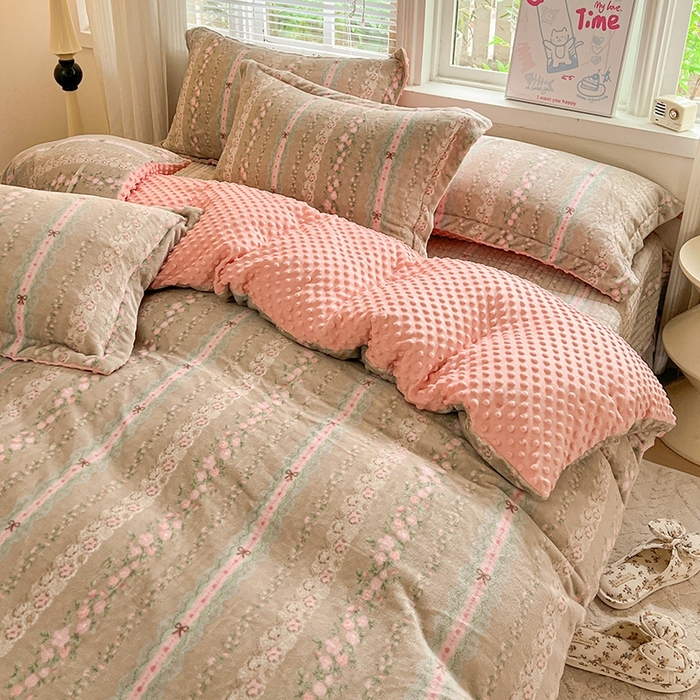 91家纺网 家纺一手货源 找家纺 （总）一比一 2025新款加厚保暖豆豆牛奶绒床盖款四件套