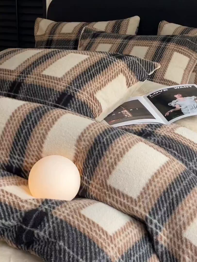 91家纺网 家纺一手货源 找家纺 宜代光年 2025新款澳羊绒保暖四件套 美拉德灰棕格