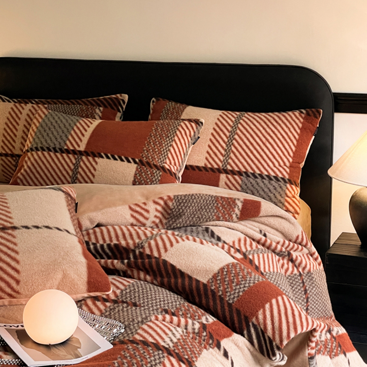 91家纺网 家纺一手货源 找家纺 宜代光年 2025新款澳羊绒保暖四件套 安哥拉红格