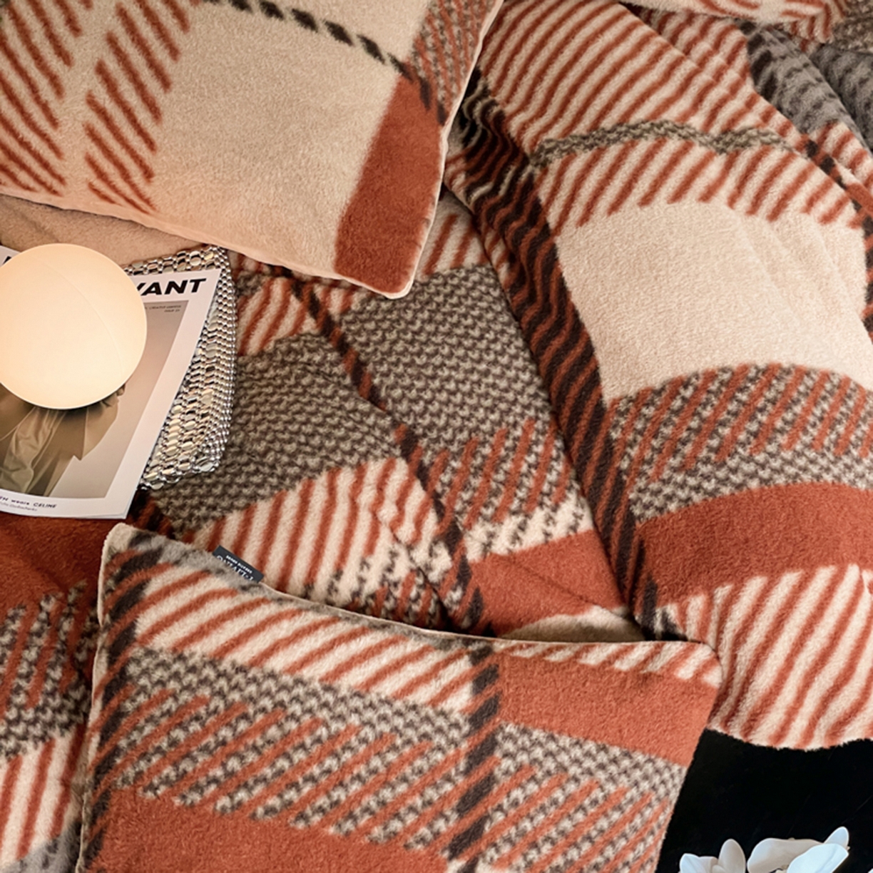 91家纺网 家纺一手货源 找家纺 宜代光年 2025新款澳羊绒保暖四件套 安哥拉红格