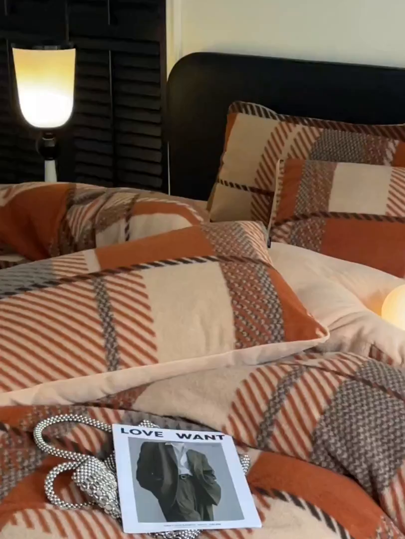 91家纺网 家纺一手货源 找家纺 宜代光年 2025新款澳羊绒保暖四件套 安哥拉红格