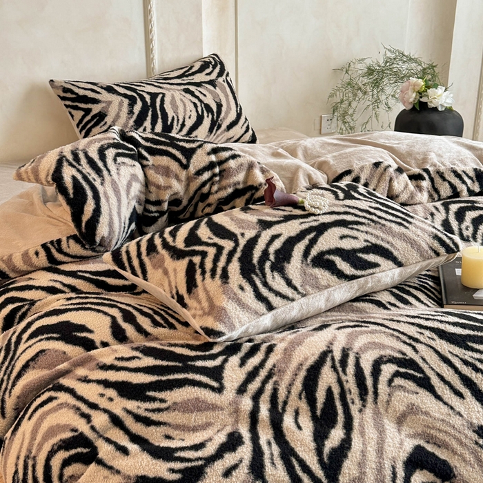 91家纺网 家纺一手货源 找家纺 宜代光年 2025新款澳羊绒保暖四件套 斑马纹韵