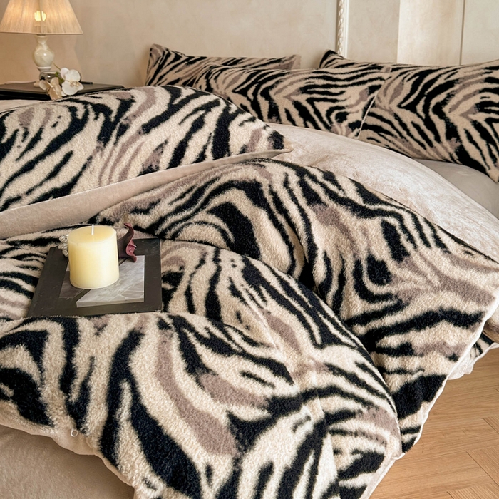 91家纺网 家纺一手货源 找家纺 宜代光年 2025新款澳羊绒保暖四件套 斑马纹韵