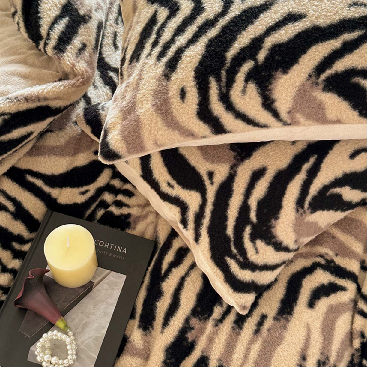 91家纺网 家纺一手货源 找家纺 宜代光年 2025新款澳羊绒保暖四件套 斑马纹韵