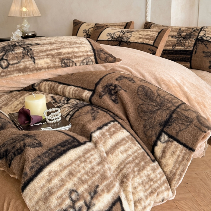 91家纺网 家纺一手货源 找家纺 宜代光年 2025新款澳羊绒保暖四件套 复古蝶花