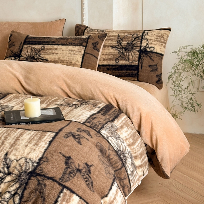 91家纺网 家纺一手货源 找家纺 宜代光年 2025新款澳羊绒保暖四件套 复古蝶花