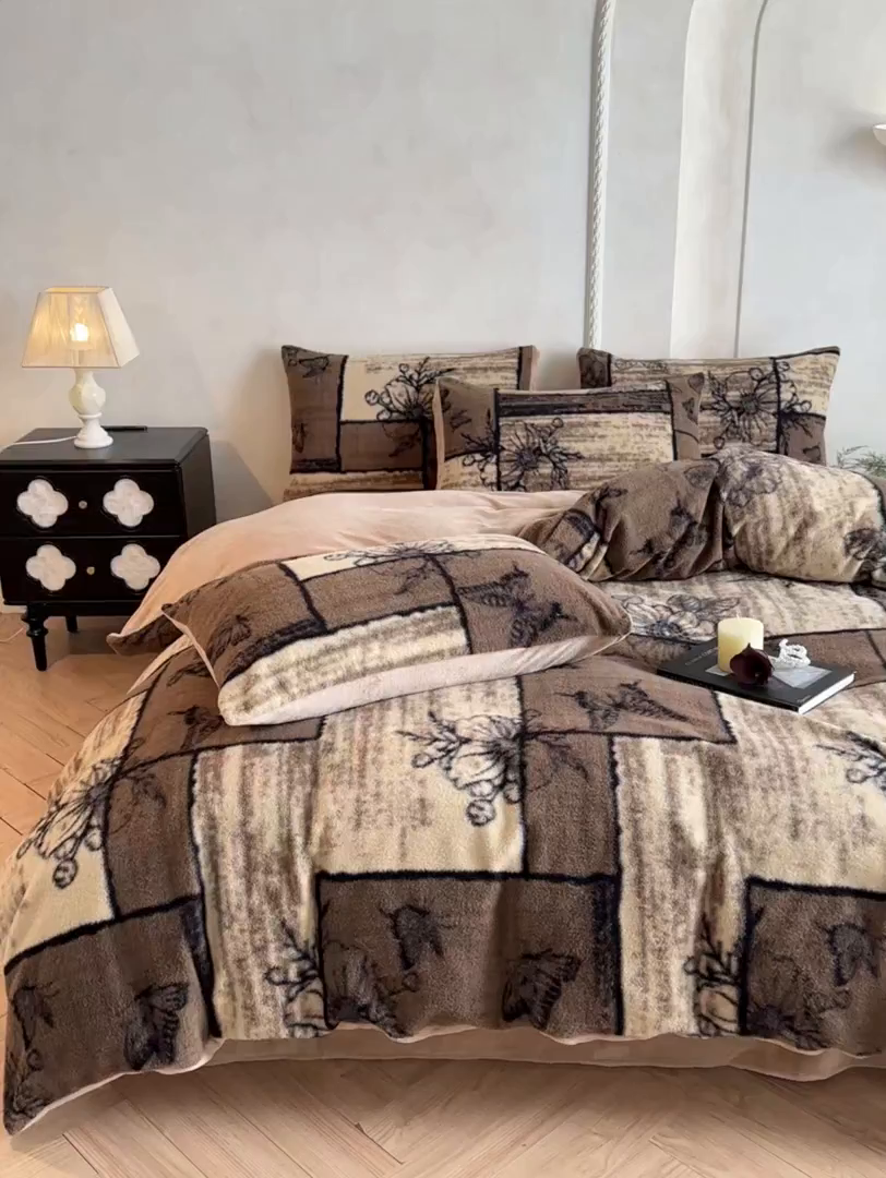 91家纺网 家纺一手货源 找家纺 宜代光年 2025新款澳羊绒保暖四件套 复古蝶花