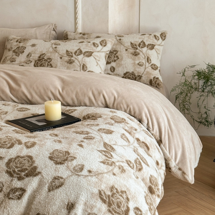 91家纺网 家纺一手货源 找家纺 宜代光年 2025新款澳羊绒保暖四件套 玫瑰秘境