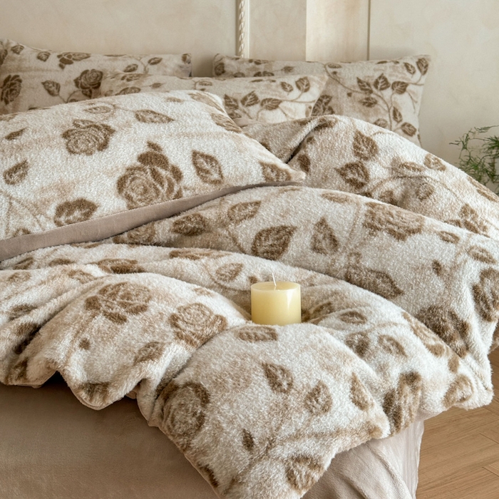 91家纺网 家纺一手货源 找家纺 宜代光年 2025新款澳羊绒保暖四件套 玫瑰秘境