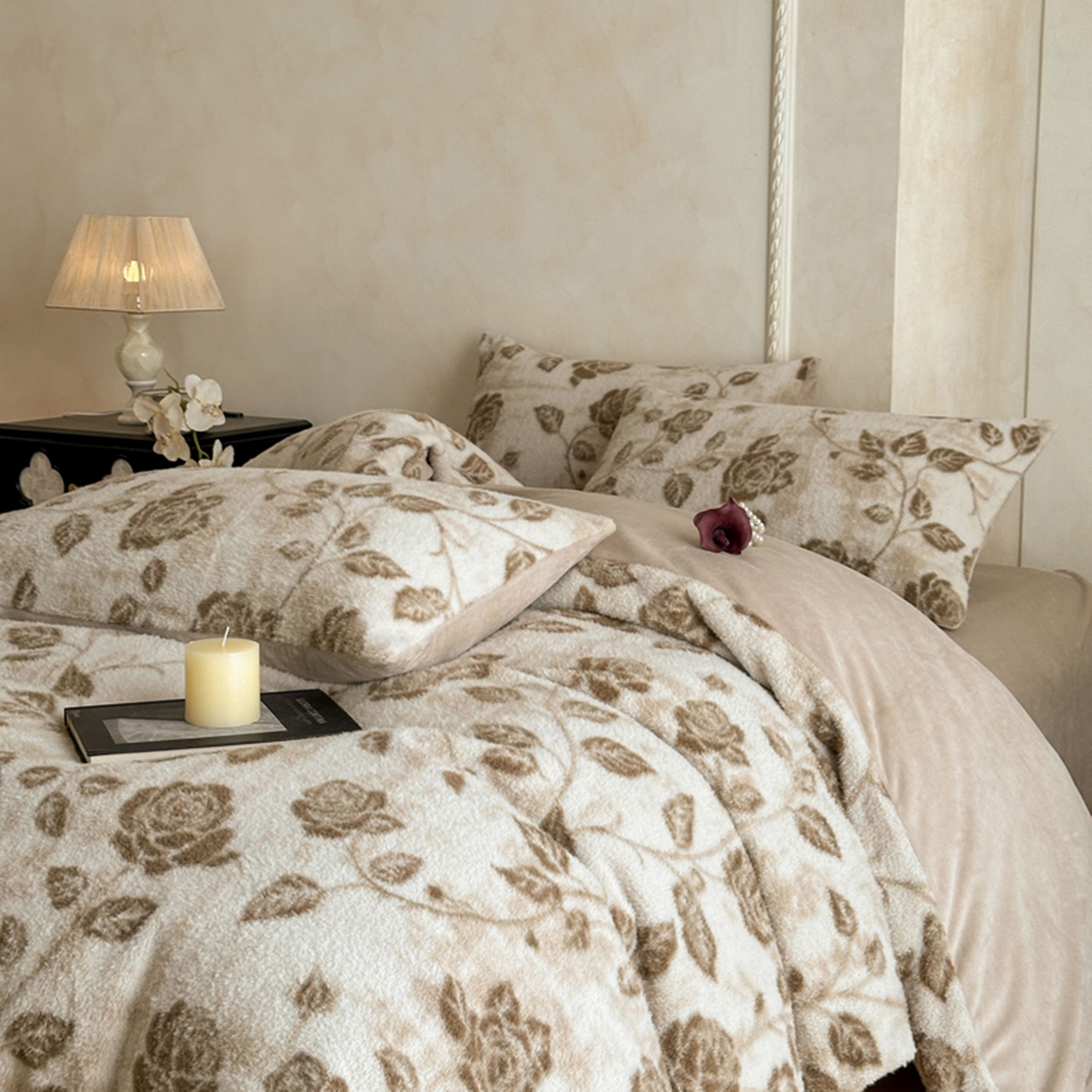 91家纺网 家纺一手货源 找家纺 宜代光年 2025新款澳羊绒保暖四件套 玫瑰秘境