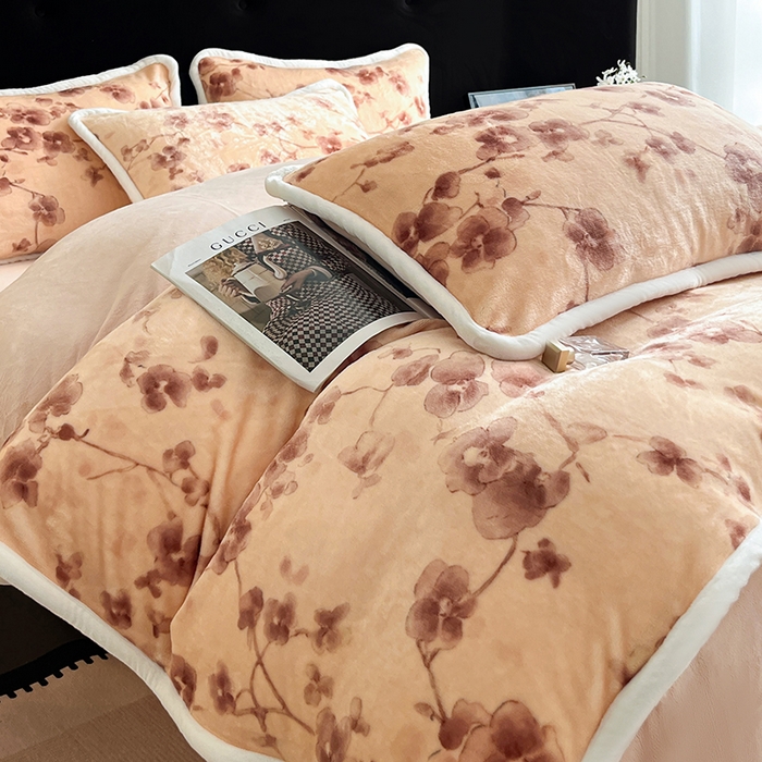 91家纺网 家纺一手货源 找家纺 诺梵2025新款牛8斤奶绒印花包边四件套枝槿-咖