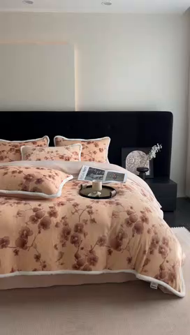 91家纺网 家纺一手货源 找家纺 诺梵2025新款牛8斤奶绒印花包边四件套枝槿-咖