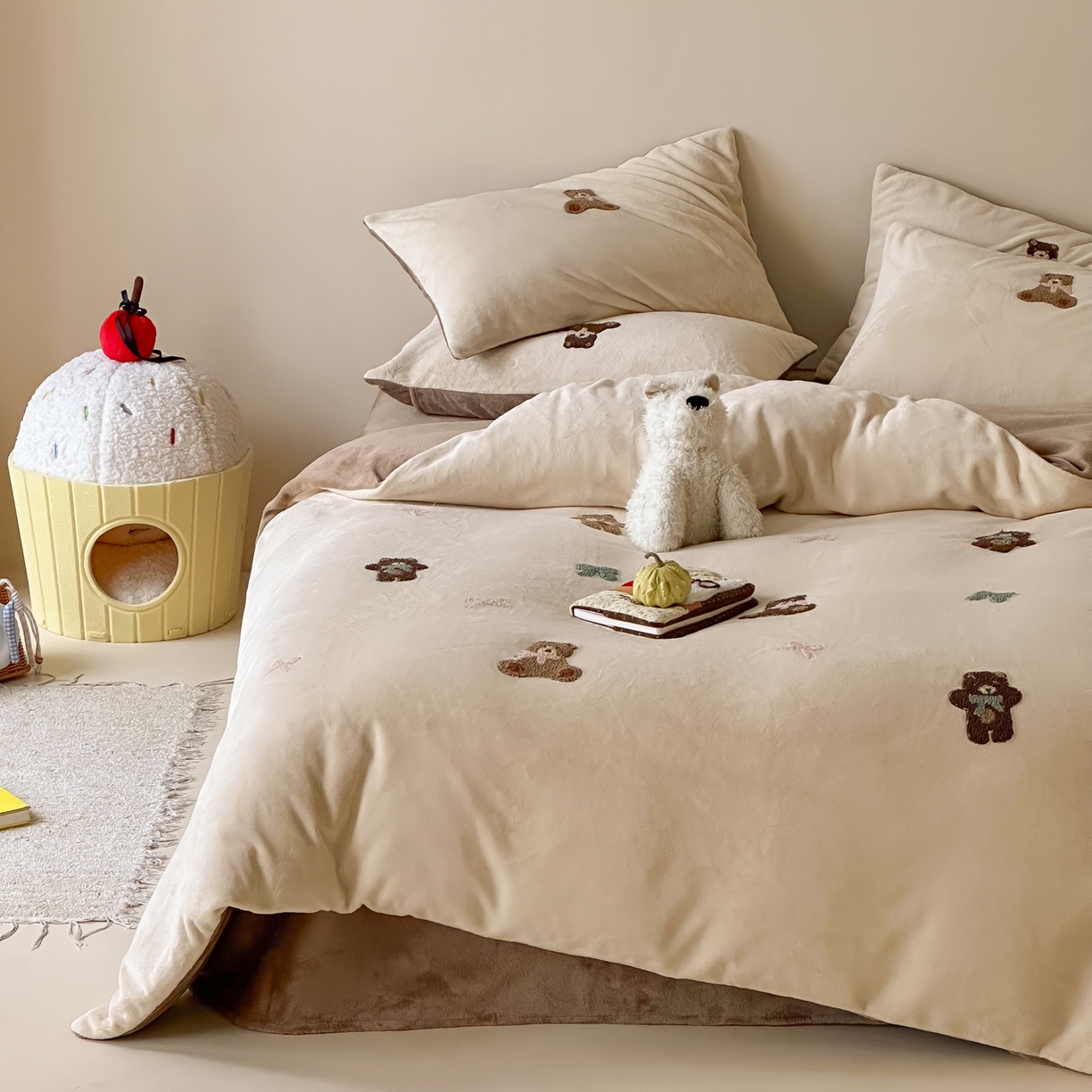 91家纺网 家纺一手货源 找家纺 （总）FORTWO家纺原创设计（FOR TWO家纺） 2025新款230克牛奶绒毛巾绣小清新卡通款四件套