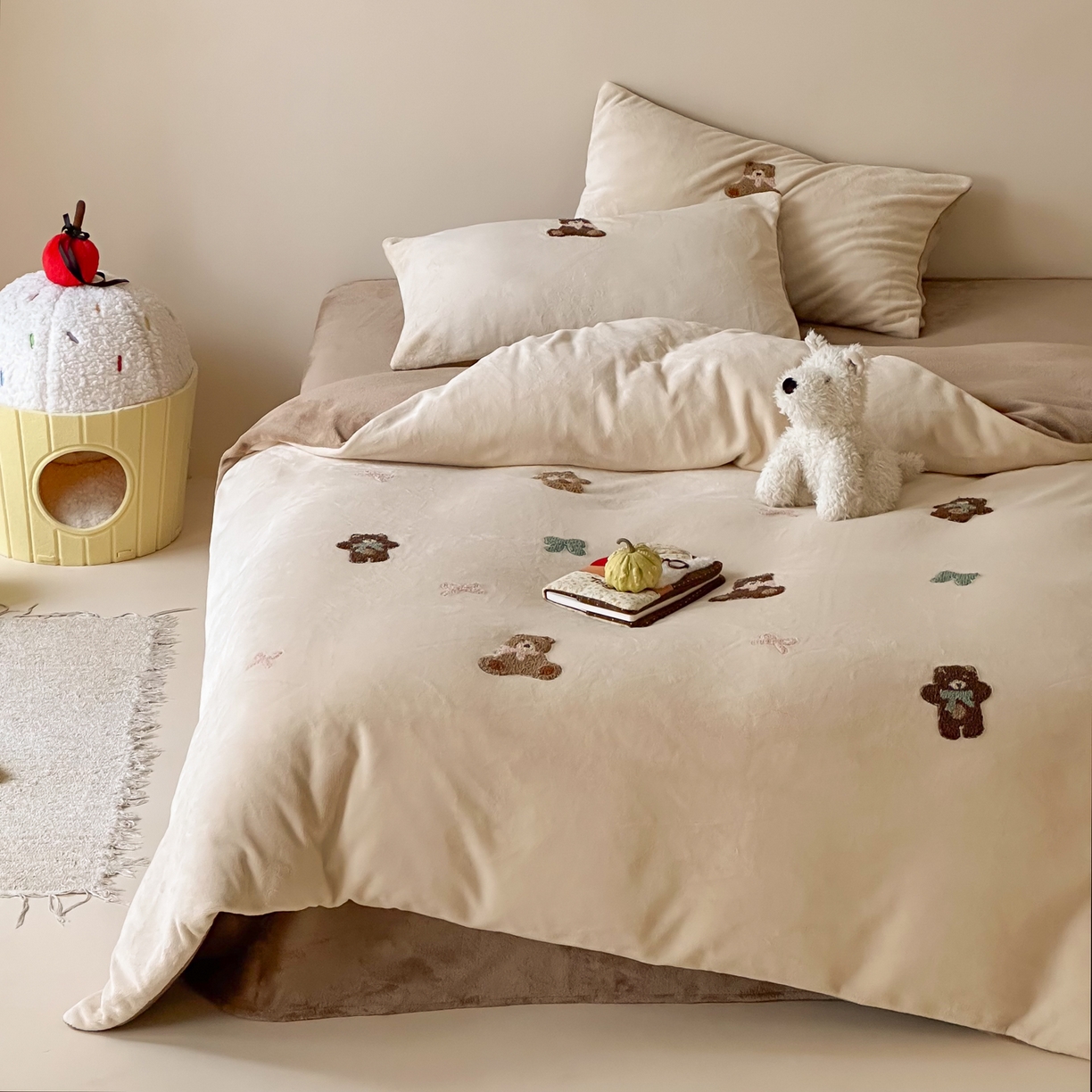 91家纺网 家纺一手货源 找家纺 （总）FORTWO家纺原创设计（FOR TWO家纺） 2025新款230克牛奶绒毛巾绣小清新卡通款四件套