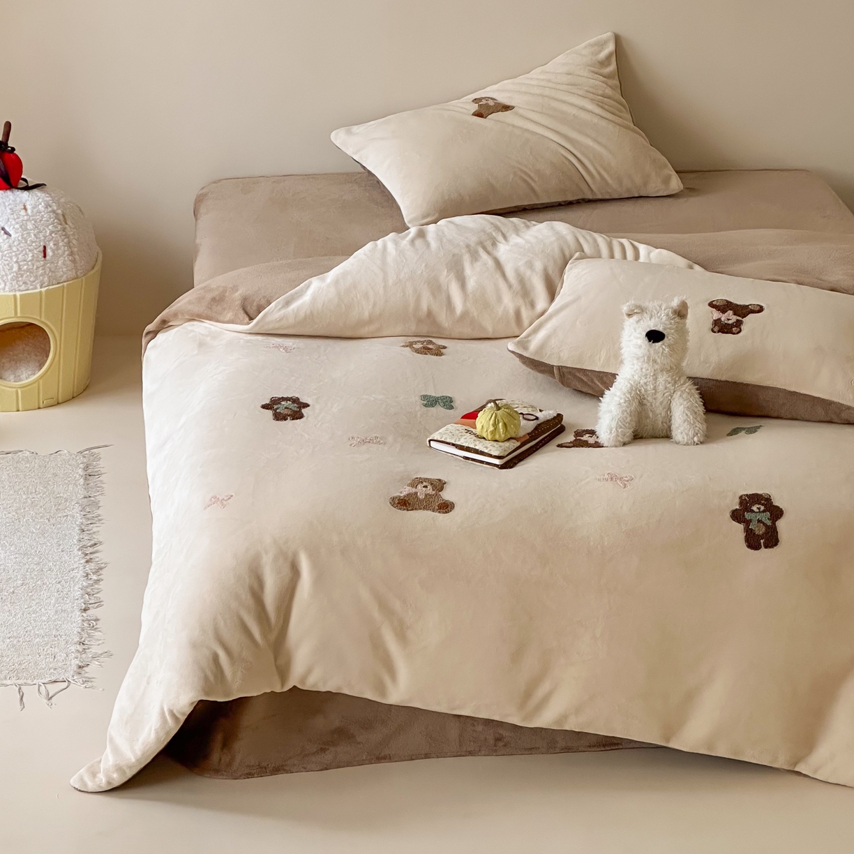 91家纺网 家纺一手货源 找家纺 （总）FORTWO家纺原创设计（FOR TWO家纺） 2025新款230克牛奶绒毛巾绣小清新卡通款四件套