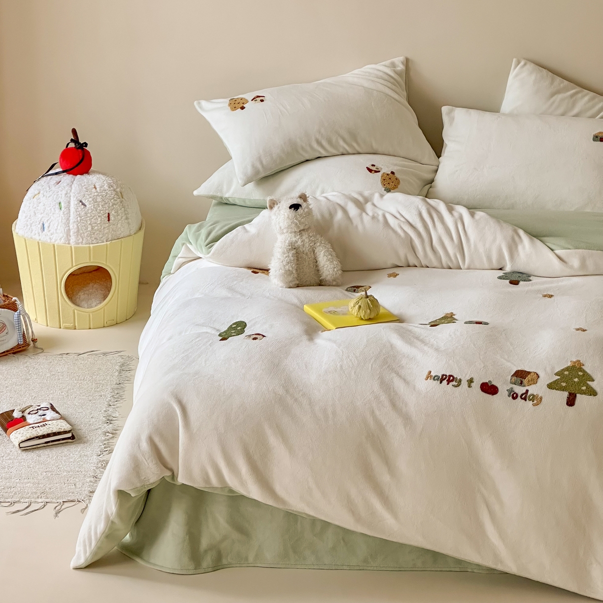 91家纺网 家纺一手货源 找家纺 FORTWO家纺原创设计（FOR TWO家纺） 2025新款230克牛奶绒毛巾绣小清新卡通款四件套 心愿树