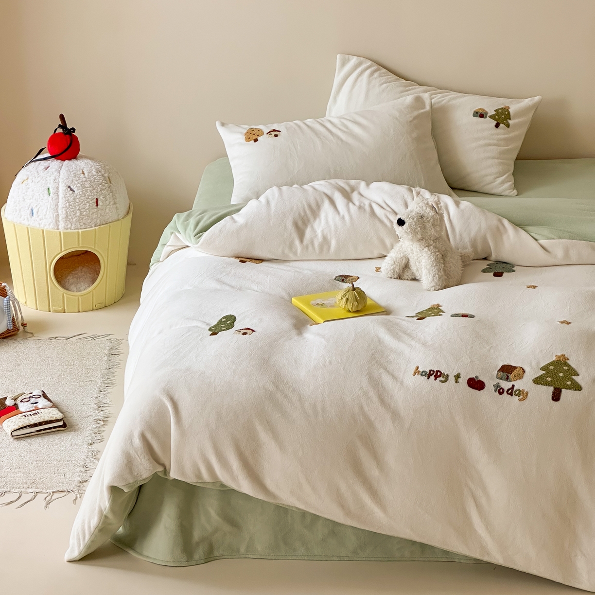 91家纺网 家纺一手货源 找家纺 FORTWO家纺原创设计（FOR TWO家纺） 2025新款230克牛奶绒毛巾绣小清新卡通款四件套 心愿树