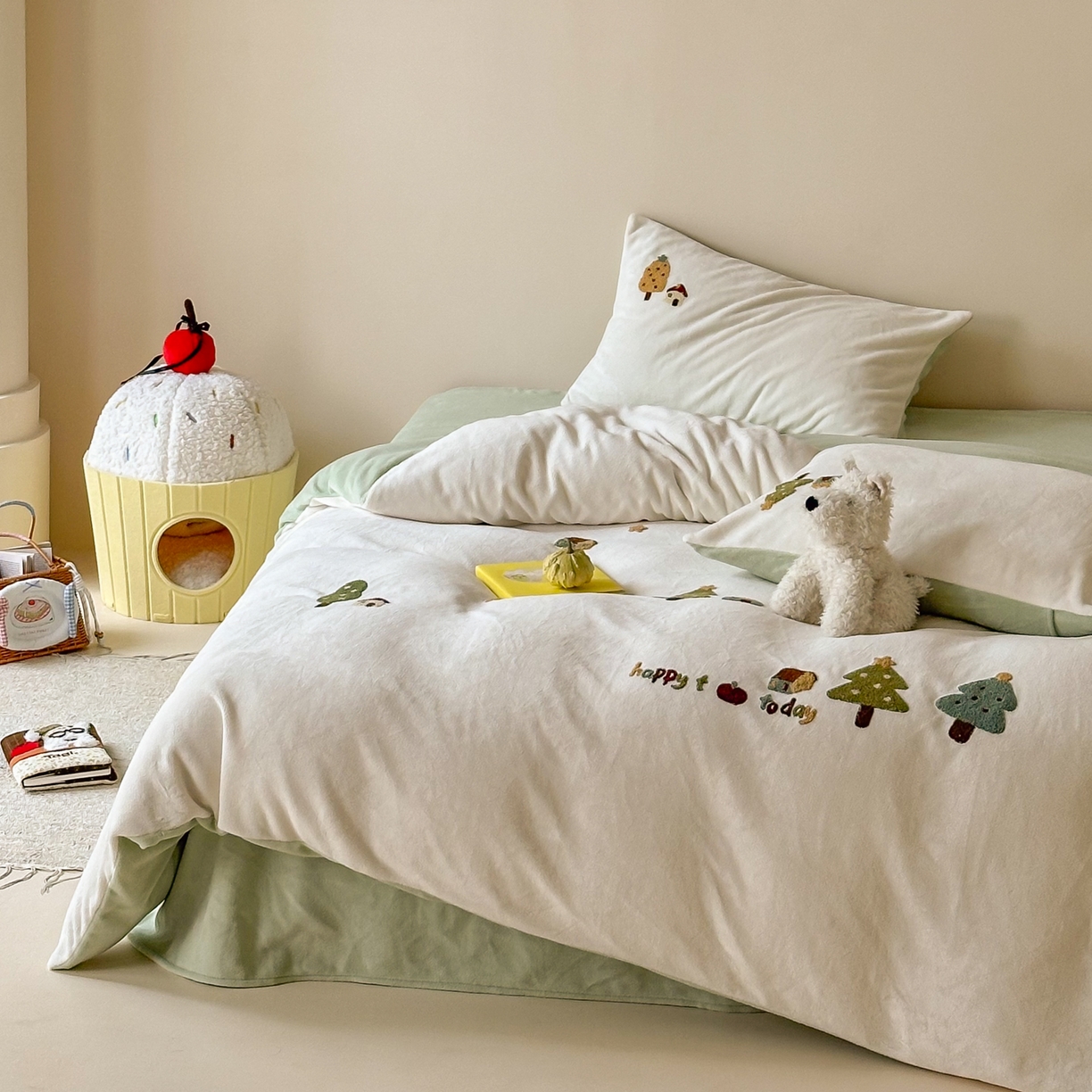 91家纺网 家纺一手货源 找家纺 FORTWO家纺原创设计（FOR TWO家纺） 2025新款230克牛奶绒毛巾绣小清新卡通款四件套 心愿树