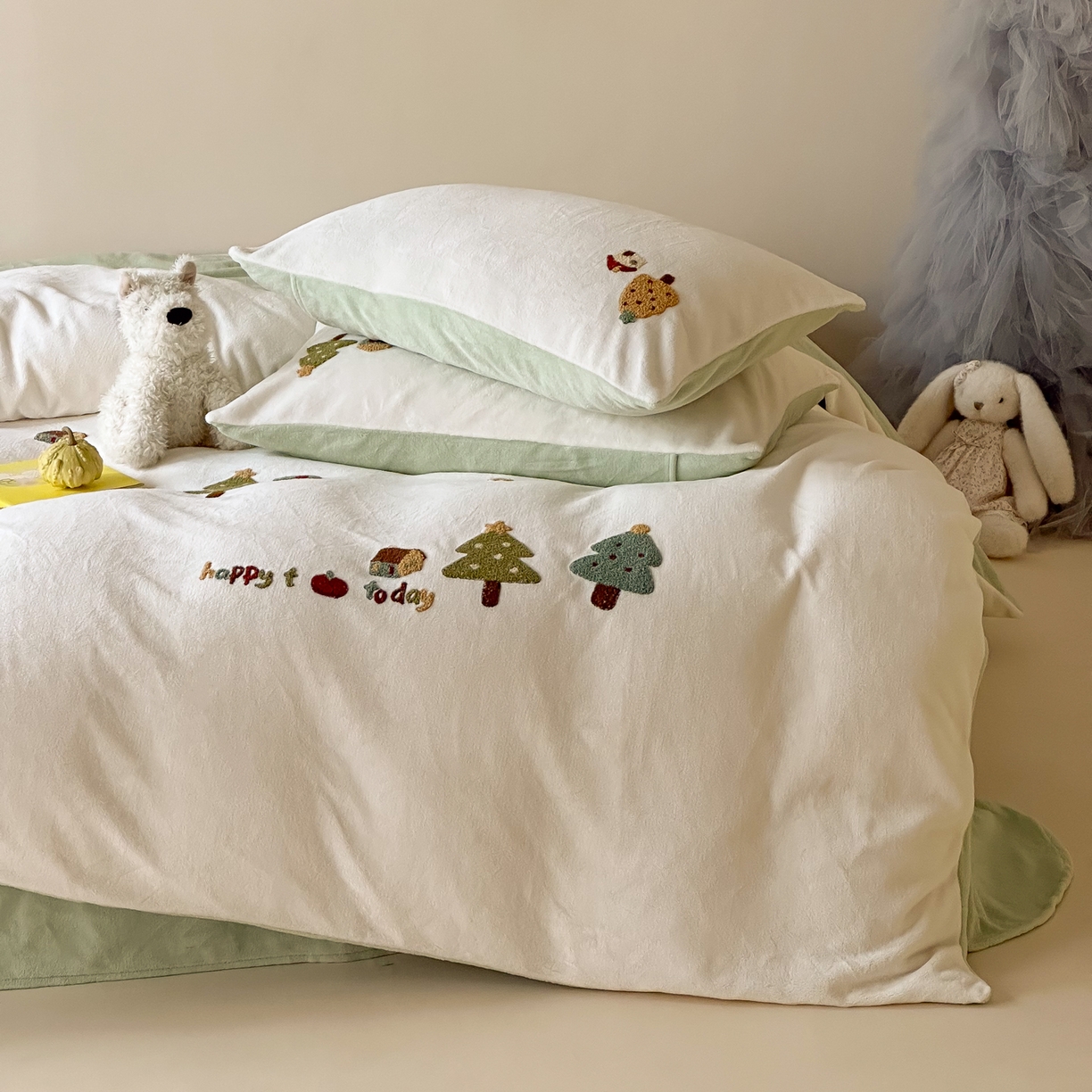 91家纺网 家纺一手货源 找家纺 FORTWO家纺原创设计（FOR TWO家纺） 2025新款230克牛奶绒毛巾绣小清新卡通款四件套 心愿树