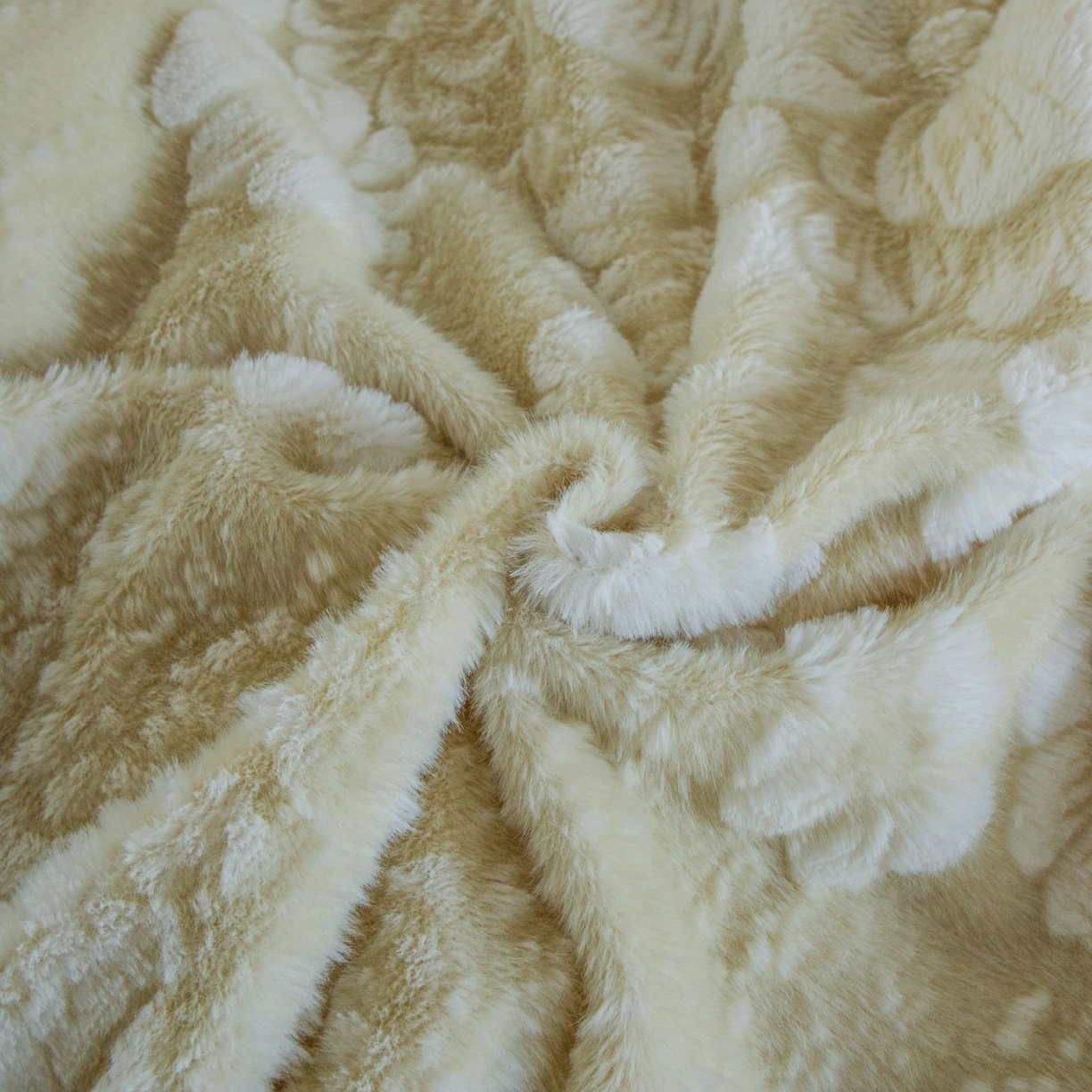 91家纺网 家纺一手货源 找家纺 诺梵家纺 2025新款立体兔毛烂花四件套 伊莎-绿