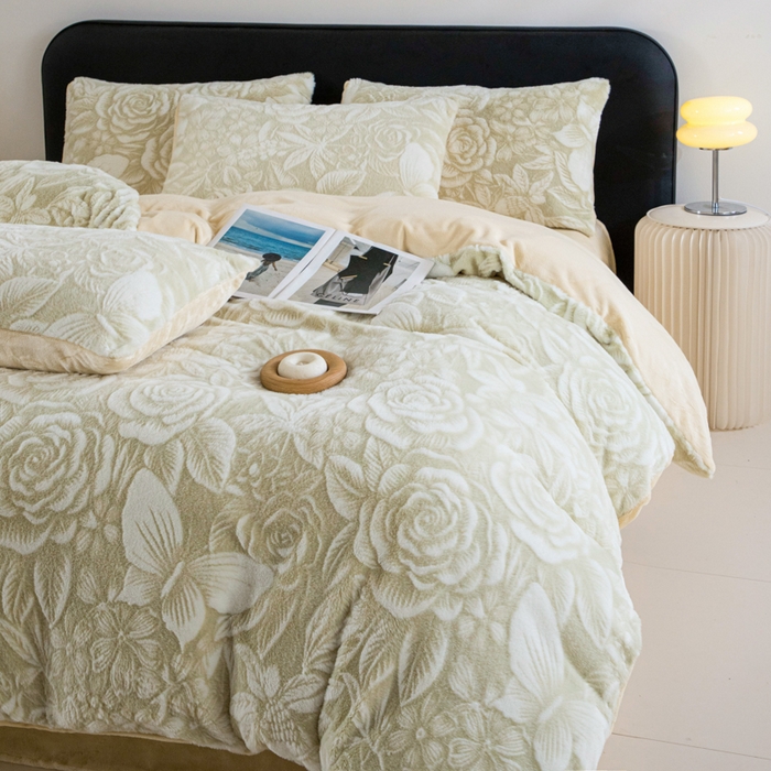 91家纺网 家纺一手货源 找家纺 诺梵家纺 2025新款立体兔毛烂花四件套 蝶梦-绿