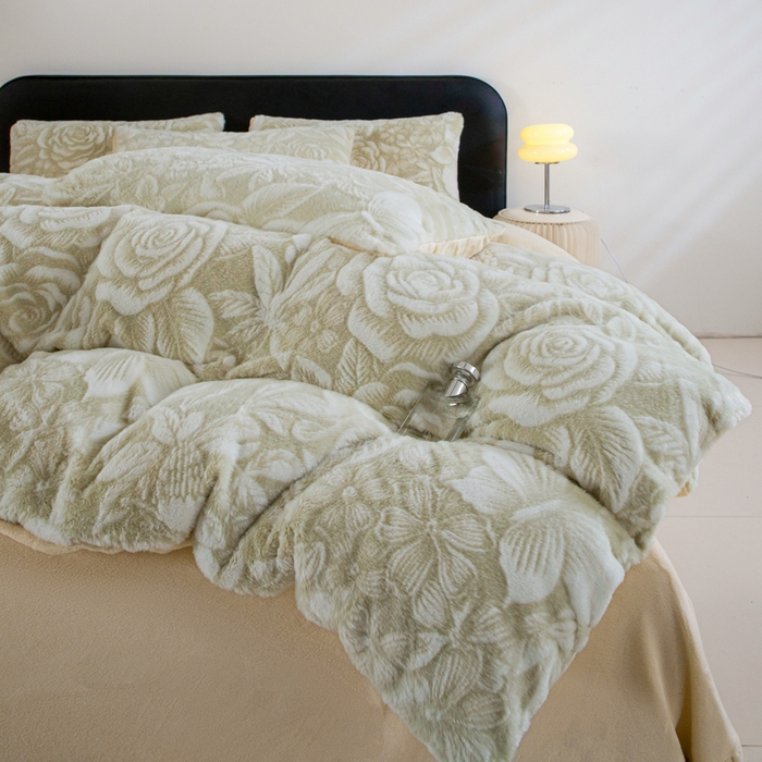 91家纺网 家纺一手货源 找家纺 诺梵家纺 2025新款立体兔毛烂花四件套 蝶梦-绿