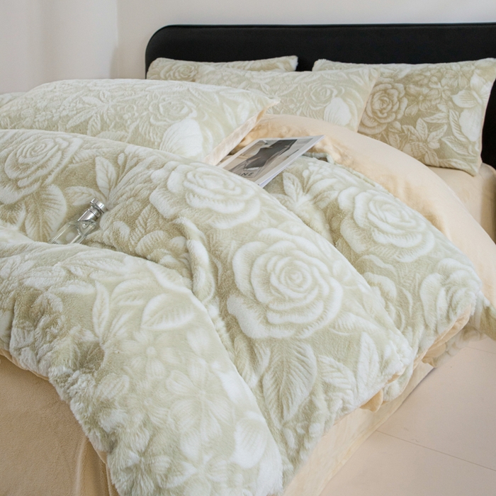 91家纺网 家纺一手货源 找家纺 诺梵家纺 2025新款立体兔毛烂花四件套 蝶梦-绿