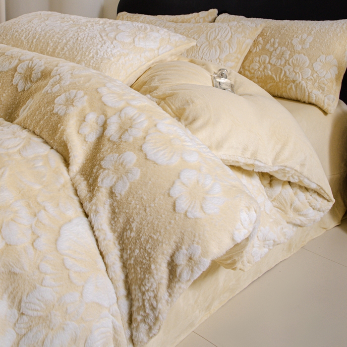 91家纺网 家纺一手货源 找家纺 诺梵家纺 2025新款立体兔毛烂花四件套 伊莎-黄