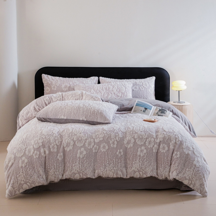 91家纺网 家纺一手货源 找家纺 诺梵家纺 2025新款立体兔毛烂花四件套 伊莎-灰