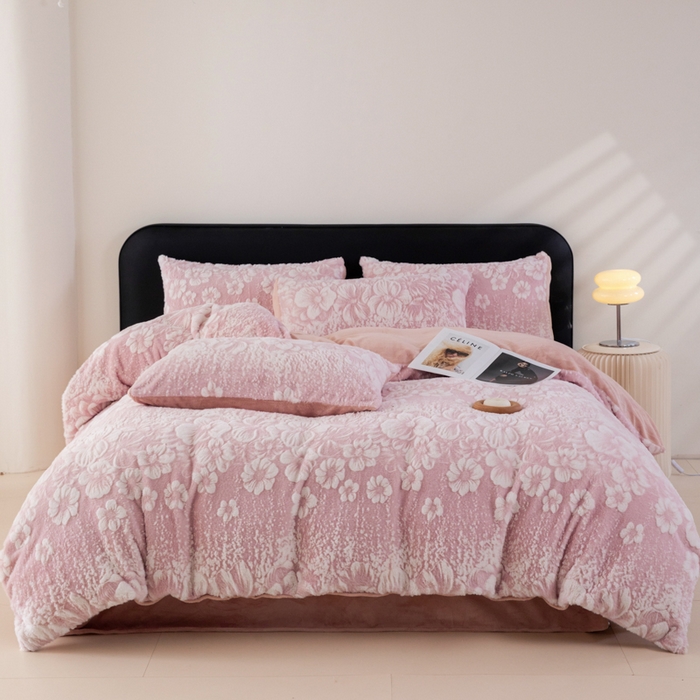 91家纺网 家纺一手货源 找家纺 诺梵家纺 2025新款立体兔毛烂花四件套 伊莎-粉