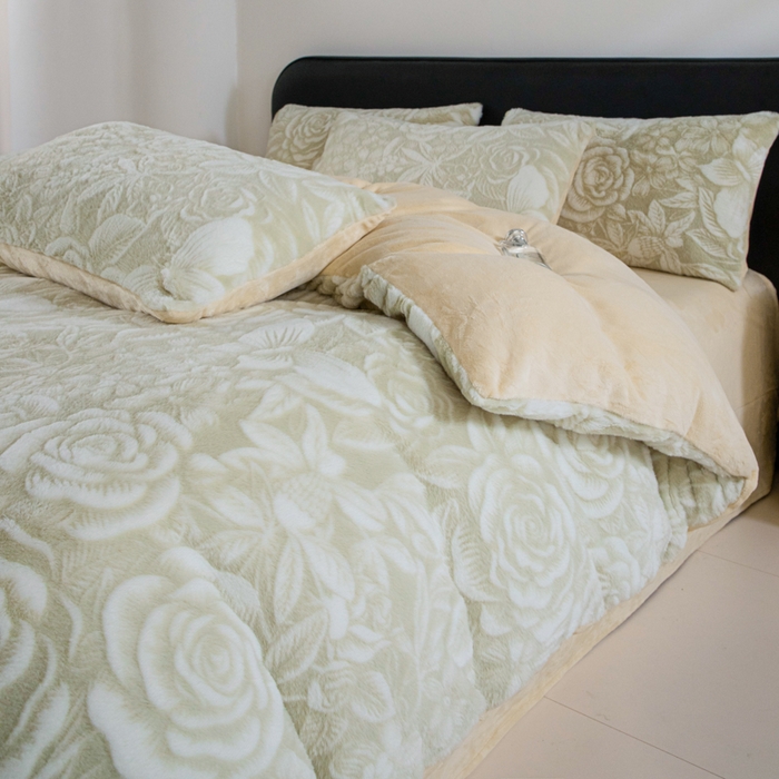 91家纺网 家纺一手货源 找家纺 诺梵家纺 2025新款立体兔毛烂花四件套 蝶梦-绿