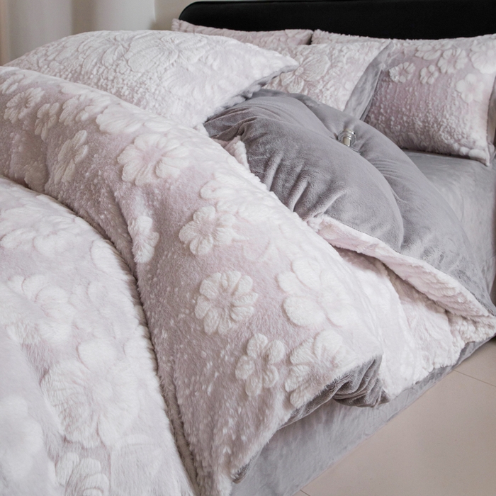 91家纺网 家纺一手货源 找家纺 诺梵家纺 2025新款立体兔毛烂花四件套 伊莎-灰