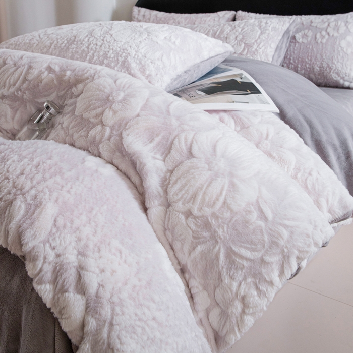 91家纺网 家纺一手货源 找家纺 诺梵家纺 2025新款立体兔毛烂花四件套 伊莎-灰