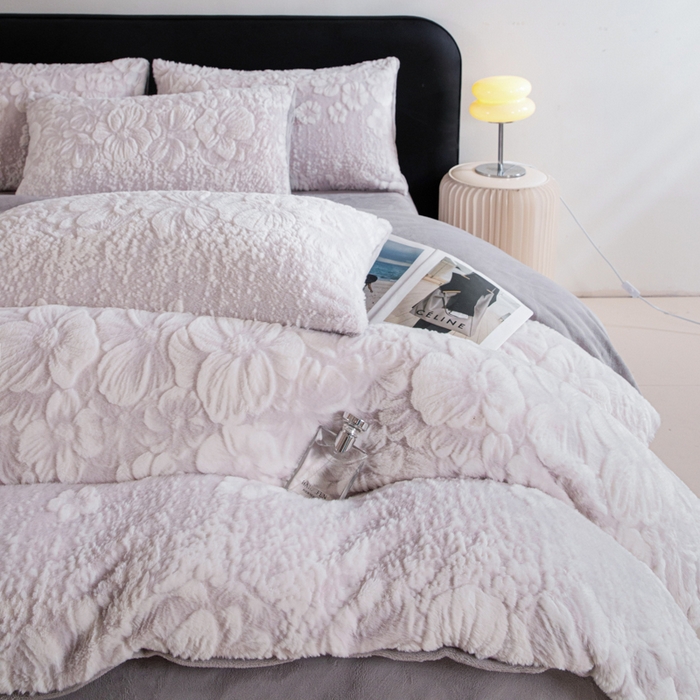 91家纺网 家纺一手货源 找家纺 诺梵家纺 2025新款立体兔毛烂花四件套 伊莎-灰