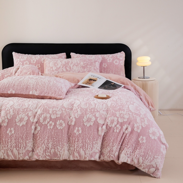 91家纺网 家纺一手货源 找家纺 诺梵家纺 2025新款立体兔毛烂花四件套 伊莎-粉