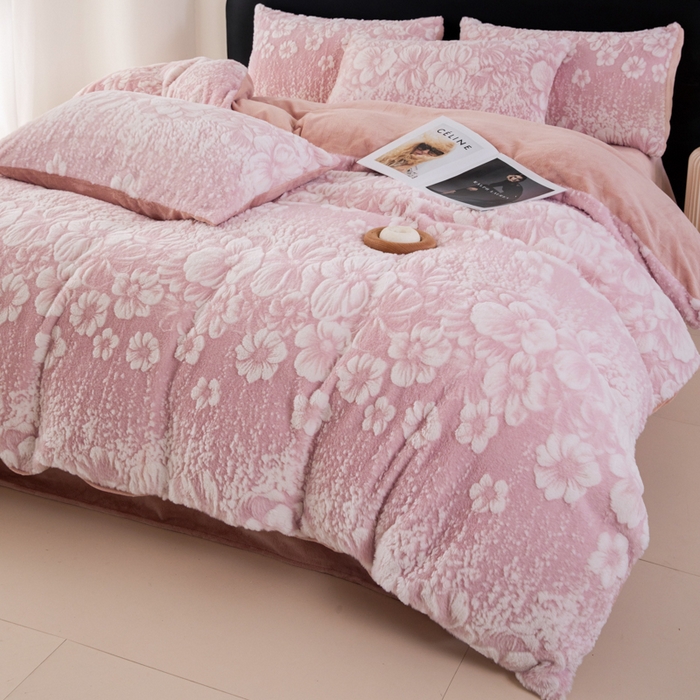 91家纺网 家纺一手货源 找家纺 诺梵家纺 2025新款立体兔毛烂花四件套 伊莎-粉