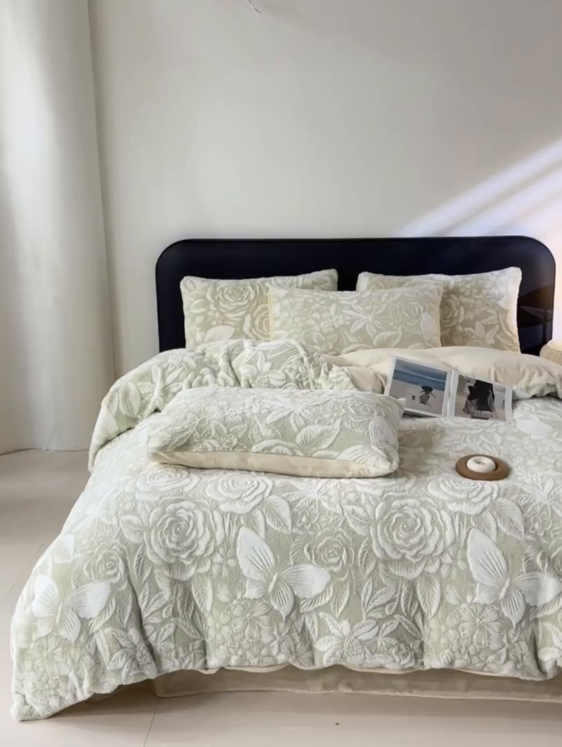 91家纺网 家纺一手货源 找家纺 诺梵家纺 2025新款立体兔毛烂花四件套 蝶梦-绿