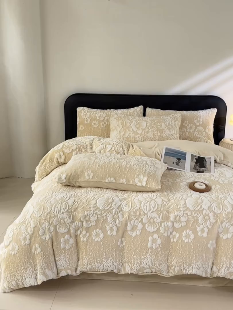 91家纺网 家纺一手货源 找家纺 诺梵家纺 2025新款立体兔毛烂花四件套 伊莎-黄