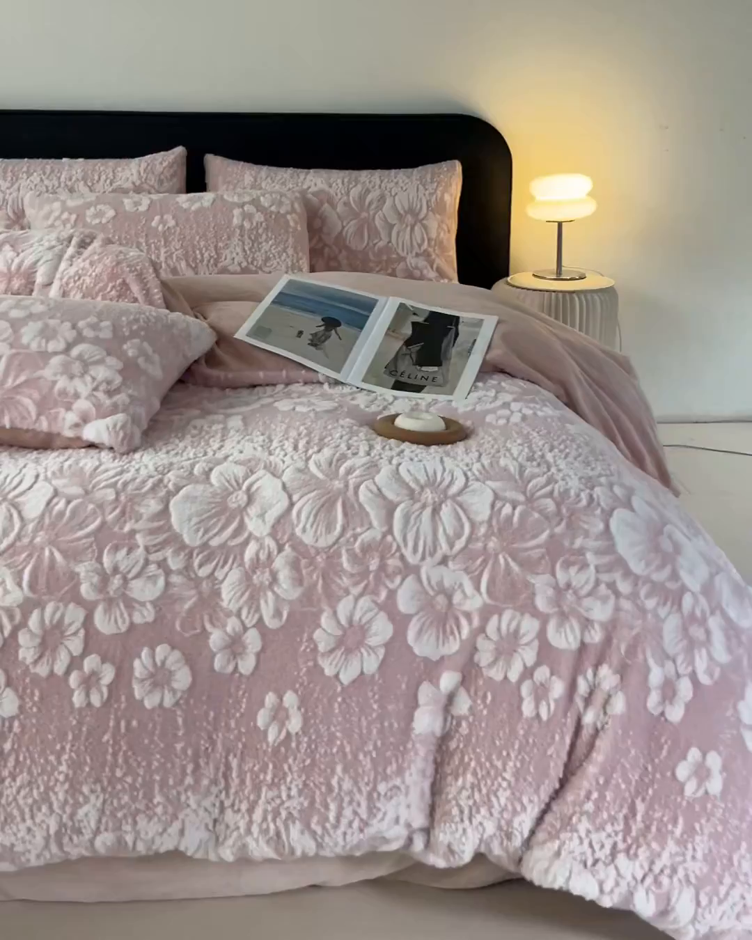 91家纺网 家纺一手货源 找家纺 诺梵家纺 2025新款立体兔毛烂花四件套 伊莎-粉