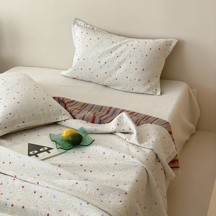 91家纺网 家纺一手货源 找家纺 麻依 2025新款安心棉四层纱布床盖三件套 彩虹点点